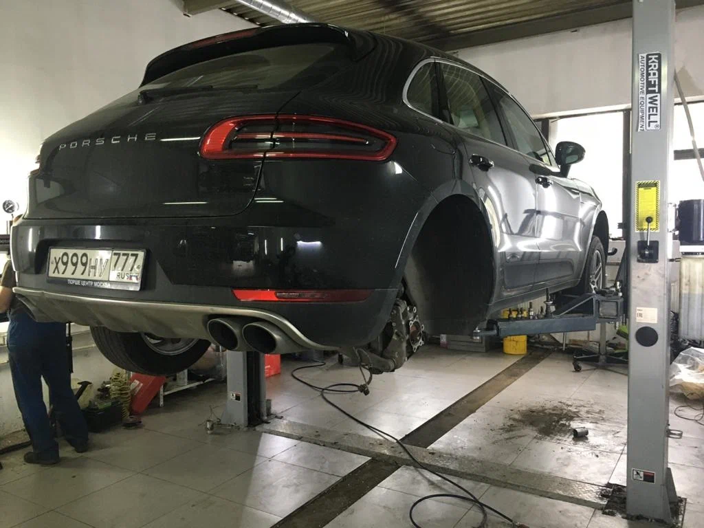 Porsche Cayenne в сервисе